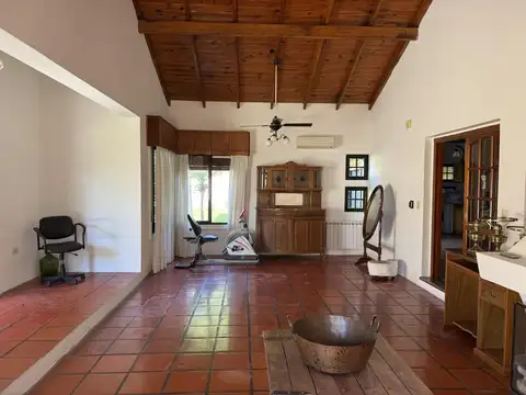 Casa en Venta con 2 cocheras