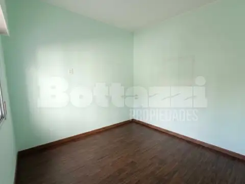 PH Interno con ärea verde en Banfield Este