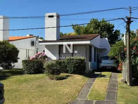 En venta casa en Mansa,Punta del Este de 2 dormitorios con parrillero