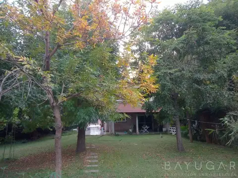 Casa en Alquiler con 2 cocheras