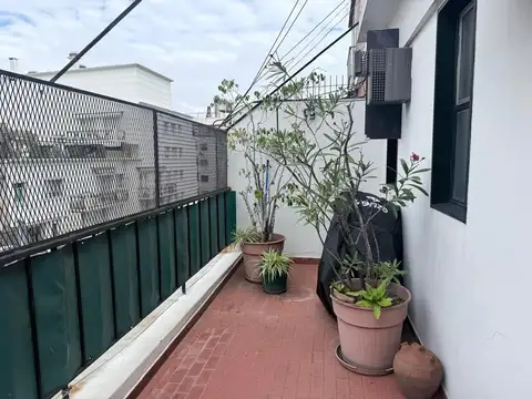 AMBIENTE Y MEDIO EXCELENTE   CON BALCON TERRAZA