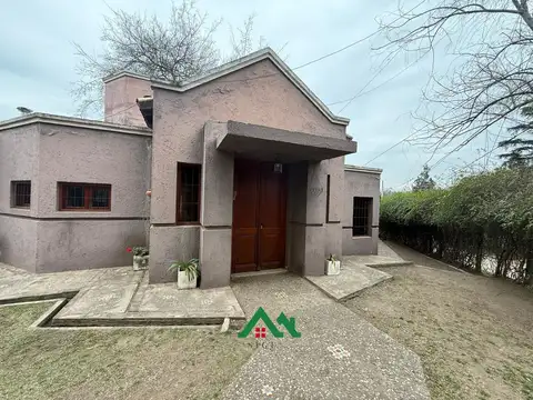 Casa en Venta con 2 cocheras