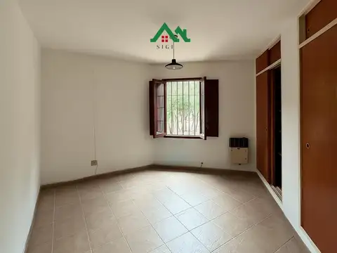 Casa en venta con gran terreno y 3 dormitorios en Villa Allende - APTA CRÉDITO.
