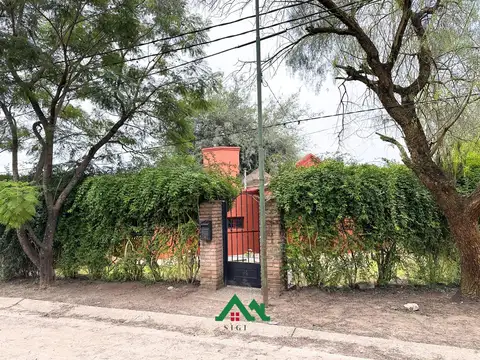 Casa en venta con gran terreno y 3 dormitorios en Villa Allende - APTA CRÉDITO.