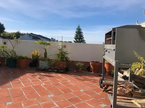 Depto Tipo Casa en Alquiler de 3 ambientes