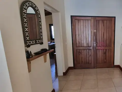 Casa 5 ambientes con 4 baños