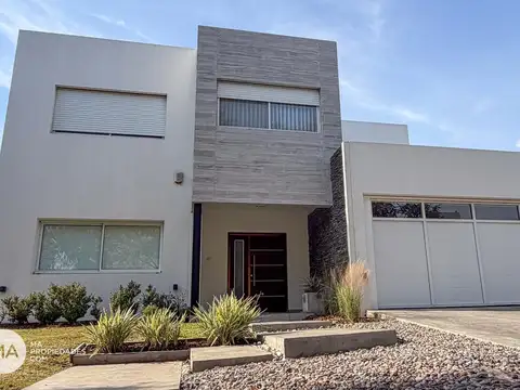Casa en Venta en Funes, USD 450.000