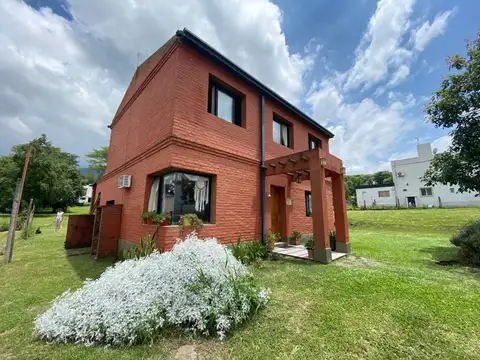 VENTA CASA 3 DORMITORIOS - COUNTRY LA ARBOLEDA