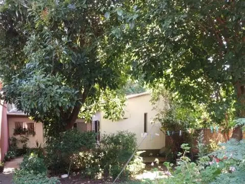 Casa 7 ambientes con 1 baño