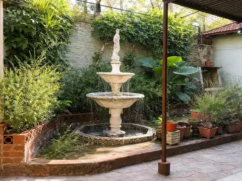 VENTA CHALET 3 AMBIENTES CON GARAGE Y PATIO - A METROS DE AVENIDA MITRE