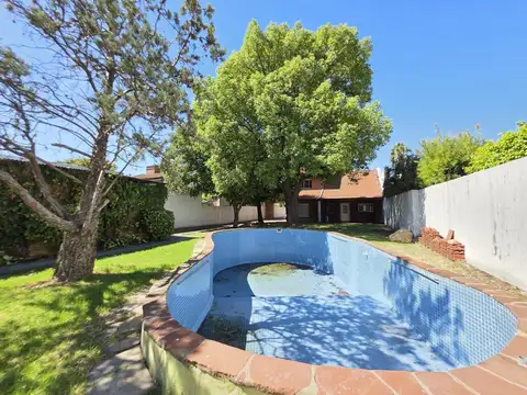 Casa en Venta con 4 cocheras