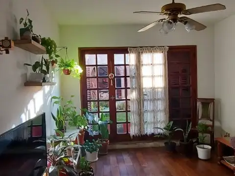 Chalet de 4 ambientes mas departamento de 2 ambientes, ideal 2 familias