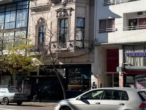 VENTA PH COMERCIAL 2 pisos, entrepiso y terraza 