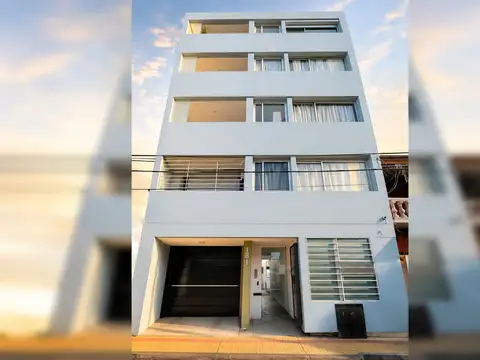 24 e/ 35 y 36 100, Piso planta baja