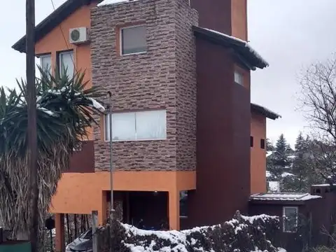 Casa en Venta con 3 cocheras