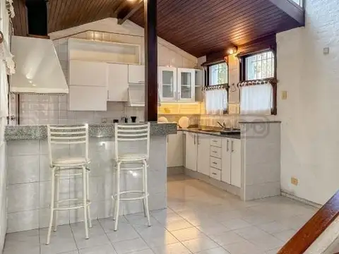 Casa en Alquiler con 1 cochera