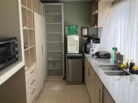 Departamento 6 ambientes con 2 baños