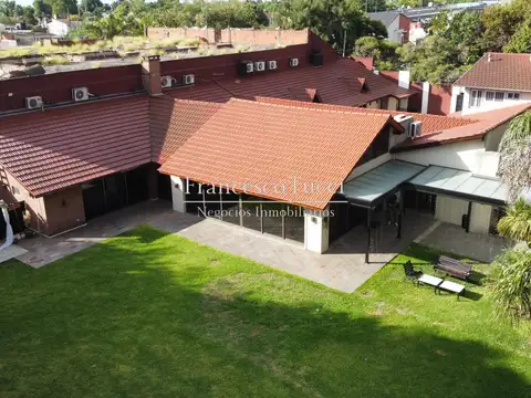 Salón en venta 10 ambientes en Ituzaingó