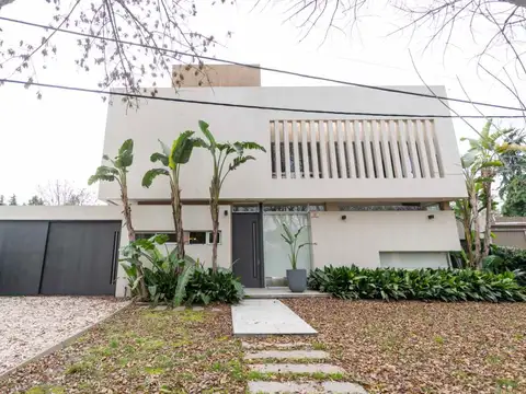 CASA EN VENTA CITY BELL- BARRIO CERRADO