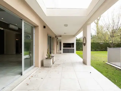 Casa en Alquiler en City Bell, USD 1.800