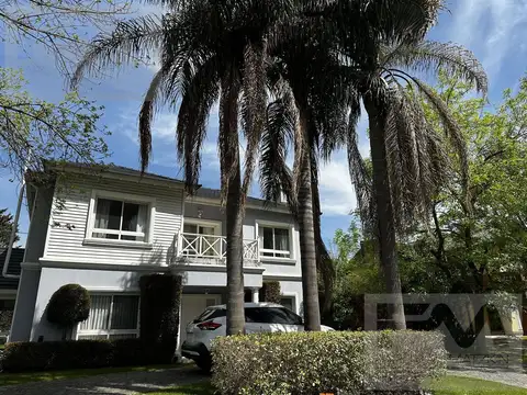 Casa en  venta Country Campos de Alvarez