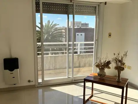 2 ambientes céntrico con balcón