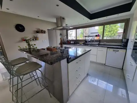 CASA 5 AMB BARRIO CERRADO WEST VILLAGE HURLINGHAM