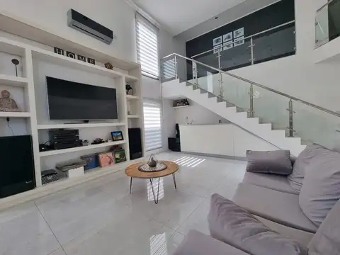 Casa 5 ambientes con 4 baños