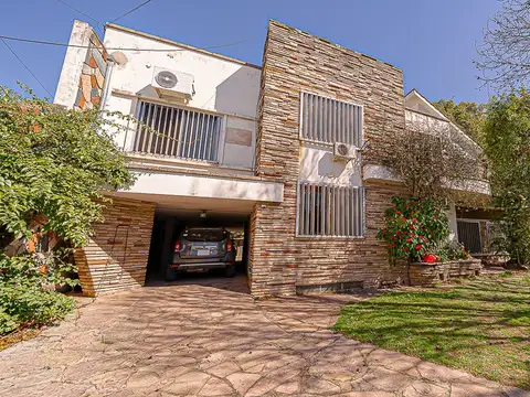 VENTA CASA 6 AMBIENTES VILLA LUZURIAGA LOTE 1800M2