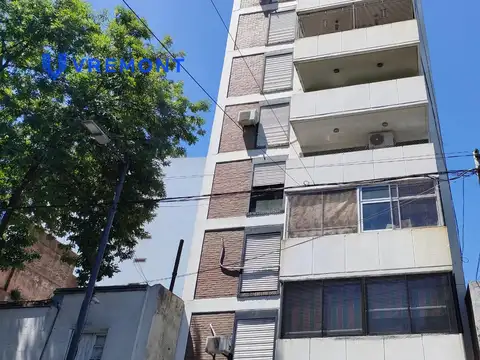 Venta 2 ambientes con balcón. Muy bueno