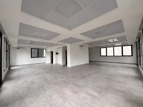 Excelente piso de oficina en alquiler