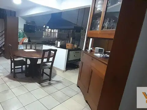 Casa 6 ambientes con 4 baños
