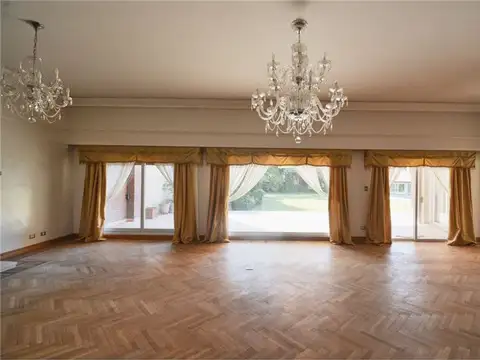 Casa 12 ambientes con 5 baños