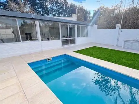 VENTA CASA DE 2 DORMIS CON PARQUE Y  PISCINA