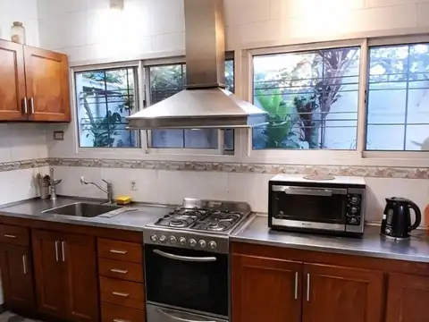 Casa 4 ambientes con 2 baños