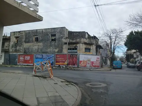 VENTA ESQUINA A DEMOLER IDEAL INVERSION DESARROLLO