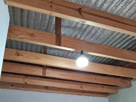 Casa Con Local En Esquina