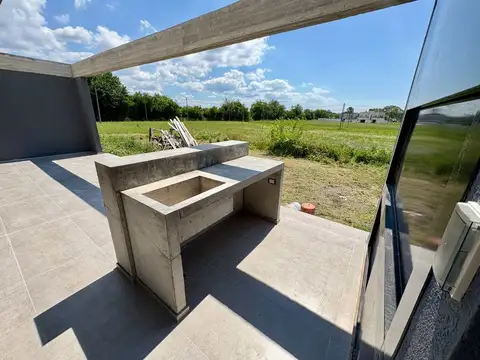 Casa 5 ambientes con 2 baños