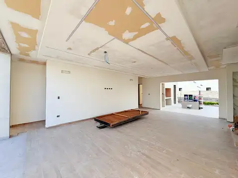 Casa en Venta con 5 cocheras