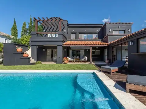Casa 5 ambientes con 5 baños