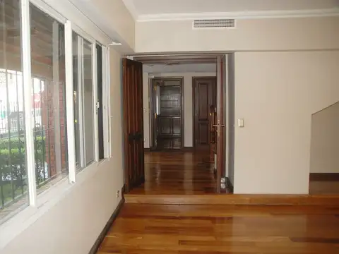 VENTA CASA ACASSUSO 7 AMBIENTES JARDIN PILETA