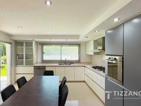 Casa en Venta al Este