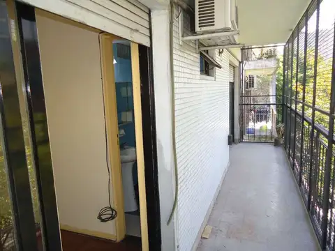 belgrano 3 amplios ambientes al frente con balcon a mts de av cramer y av ricardo balbin. consulte