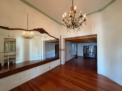Casa 6 ambientes con 2 baños