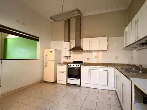 Casa 9 ambientes con 3 baños