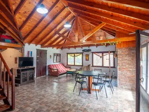 Casa 5 ambientes con 2 baños