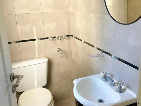 Casa en Alquiler con 2 cocheras