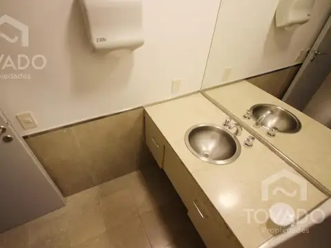 Oficina en Alquiler con 1 cochera