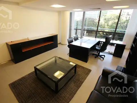 Oficina 8 ambientes con 2 baños