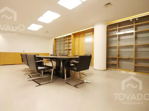 En alquiler! Oficina con seguridad 24hs y cochera en Recoleta!